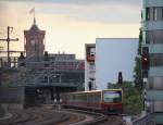 17.6.2014 Berlin Stadtbahn, Jannowitzbrücke. S7 nach Wannsee aus RB 14 gesehen, vor dem roten Rathaus