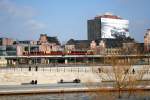 Eine Panorama S-Bahn zwischen Berlin-Hauptbahnhof und Bahnhof Friedrichstrasse.