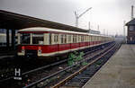 276 357 am 14.11.1990 am Berliner S-Bahnhof Warschauer Straße.