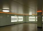 Als die Mauer fiel und der S-Bahnhof  Potsdamer Platz  wieder in Betrieb ging, war die Originaleinrichtung der Zwischenebene aus den 20er Jahren noch fast vollstndig erhalten. Man beschloss, sie abzureissen. Jetzt sieht es da so aus. 21.8.2012 