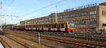 Eine S-Bahn der BR 481-481 verlässt am 03.03.2017 auf der S 5 nach Spandau den Bahnhof Berlin-Lichtenberg.