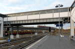 Südringkurve am Ostkreuz - eine S9 in Richtung Spandau, vom Flughafen Schönefeld kommend, durchfährt gerade den Bahnhof.