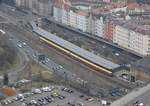 BR 485 der Berliner S-Bahn erreicht den Bahnhof Messe Nord/ICC.