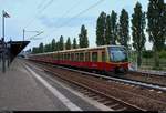 Zwei BR 481 der S-Bahn Berlin als S7 nach Ahrensfelde (S) verlassen ihren Startbahnhof Potsdam Hbf auf Gleis 7.
[30.5.2018 | 18:52 Uhr]