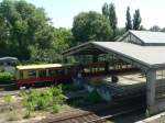 Eine Ringbahn in Richtung Westend fhrt aus der Ringbahnhalle von Westkreuz aus.