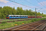 481 223-6 mit Werbung für das DDR Museum Berlin und 481 ??? der S-Bahn Berlin als S75 von Berlin Ostbahnhof (S) nach Berlin-Wartenberg erreichen den Bahnhof Berlin-Hohenschönhausen (S) auf