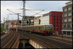 S 75 nach Wartenberg fährt hier am 16.5.2007 in den Bahnhof Alexanderplatz ein.