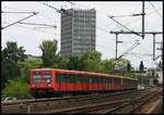 Ein ehemaliger DR S Bahn Zug kommt hier am 1.6.2007 auf der S 9 nach Spandau in Berlin Zoologischer Garten an.