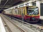 BR 481 S-Bahn Berlin Linie S9 nach Treptower Park in Flughafen Berlin Brandenburg - Terminal 1-2, 22.11.2020