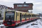 484 005-4 und 483 505-4 fahren am 13.02.2021 als S47 (S 47095) von Berlin Hermannstraße nach Berlin Spindlersfeld aus Berlin Baumschulenweg aus.