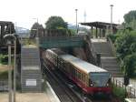 S75 nach Wartenberg bei der Einfahrt im Bahnhof Ostkreuz.