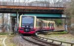 S47, im Gleisbogen der S-Bahn Berlin mit BR 483 002 A und 483 004 A, hier kommend zwischen B Spindlersfeld und B Oberspree mit Fahrtziel S+U Hermannstr.