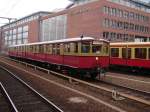 Oh wie schn!!! Ein S-Bahn Sonderzug der Berliner S-Bahn fhrt am 12.08.07 in den Bahnhof Berlin Ostbahnhof ein.