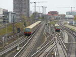 DB S-Bahn Berlin 481 274-9 als S 5071 (S5) von Berlin Westkreuz nach Strausberg Nord, am 20.04.2022 am S-Bahnhof Berlin Warschauer Straße.