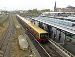 DB S-Bahn Berlin 481 xxx als S 5556 (S5) von Berlin-Mahlsdorf (S) nach Berlin Westkreuz, am 20.04.2022 in Berlin Warschauer Strae.