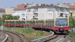 Ein Zug der S-Bahn Linie S45 (BR 481) zum Flughafen BER bei Einfahrt in Berlin Südkreuz; 14.08.2022
