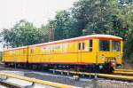 75 Jahre elektrischer S-Bahnbetrieb in Berlin: Bei der Fahrzeugparade am S-Bahnhof Olympiastadion gab es auch den Staubsaugerzug zu sehen.