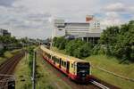 S-Bahn Berlin 484 085 (JETZT SIND WIR KOMPLETT, 106 NEUE BERLINER)+484 005, S41 Ringbahn, Storkower Straße->Landsberger Allee, 26.05.2024