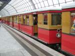 Vollzug Stadtbahner am bahnsteig in Berlin-Spandau, 13.12.2007