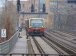 BR 481 der Berliner S-Bahn fhrt gerade auf der Berliner Stadtbahn.