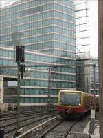 S-Bahn Linie 75 nach Wartenberg bei Einfahrt in Station Berlin Bahnhof Zoo; 27.01.2008  