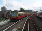 Ein Vollzug der BR481 der Berliner S-Bahn befindet sich hier auf der Stadtbahn kurz vor dem zuknftigen Berliner Hauptbahnhof (Lehrter Bahnhof) aus Strausberg kommend in Richtung Spandau (hier die