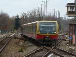 S1 von Berlin Schnberg nach Berlin Wannsee. Dieser Zug endet hier. Aufgenommen am 29.03.2008