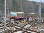 S1 verlsst gerade das BW-Berlin Wannsee und setzt hier ein. Dieser Zug fhrt nach Berlin Schneberg ber S+U Bahnhof Rathaus Steglitz. Aufgenommen am 29.03.2008