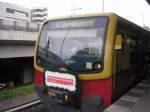 Der Erffnungszug der Berliner S-Bahn fr den Bahnhof * Julius-Leber Brcke* am 02.05.2008 im Bahnhof Rathaus Steglitz!