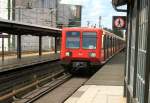 BR 485, noch in rot, nach Schneweide in Berlin-Friedrichstrasse, 2007