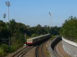 Ein Vollzug der BR 485 als S9 in Richtung Flughafen Schnefeld erreicht den Bahnhof Messe Sd.