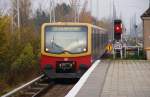 BERLIN, 02.11.2008, S2 nach Lichtenrade bei der Einfahrt in den S-Bahnhof Blankenburg   