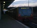 BR 481 als S5 nach S+U Bahnhof Berlin Warschauer Strae im S-Bahnhof Berlin Friedrichsfelde Ost.