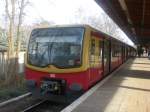 BR 481 als S5 im S-Bahnhof Berlin-Mahlsdorf.