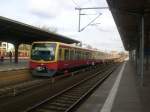 BR 481 als S7 nach S-Bahnhof Ahrensfelde im S-Bahnhof Berlin-Wannsee.