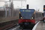 BERLIN, 27.02.2009, S8 nach Zeuthen bei der Einfahrt in den S-Bahnhof Berlin-Schöneweide  