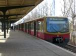 BR 481 als S2 nach S-Bahnhof Blankenfelde im S-Bahnhof Berlin-Karow.