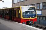 BERLIN, 14.03.2009, S75 nach Spandau im Bahnhof Lichtenberg; wegen Bauarbeiten auf dem Gleis der Gegenrichtung