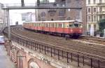 In den 70er Jahren auf der Berliner Stadtbahn zwischen Savignyplatz und Zoologischer Garten.Die Fernbahngleise   sind noch nicht elektrizifiert.(Archiv P.Walter)