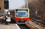 BERLIN, 31.03.2009, S85 nach Grünau bei der Ausfahrt aus dem S-Bahnhof Plänterwald
