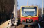 BERLIN, 01.04.2009, S2 nach Blankenfelde bei der Einfahrt in den S-Bahnhof Pankow