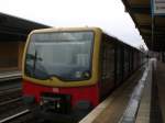 BR 481 als S2 nach S-Bahnhof Berlin-Buch im S-Bahnhof Berlin Schichauweg.