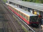 BR 480 als S8 nach S-Bahnhof Berlin-Grnau im S-Bahnhof Berlin Landsberger Allee.