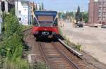 BERLIN, 17.06.2009, S8 von S-Bahnhof Ostkreuz in Richtung Hohen Neuendorf; rechts ein Teil der Großbaustelle Ostkreuz