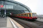 485 029-3 der Berliner S-Bahn am 25.10.2008 im  Berliner Hbf.