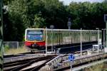 BERLIN, 21.07.2009, S2 nach Blankenfelde bei der Einfahrt in den Bahnhof Südkreuz  