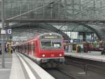 Berlin Hbf. S-Bahn aus Dsseldorf als Zusatzzug S 28541 nach Berlin-Ostbahnhof. Es geschah am 3.08.2009, so sieht man schon einen S7-Zug da hinten.