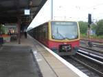 BR 481 als S41 ber Landsberger Allee,Storkower Strae und Frankfurter Allee im S-Bahnhof Berlin Greifswalder Strae.