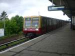 BR 485 als S9 nach S-Bahnhof Berlin-Schneweide im S-Bahnhof Berlin Plnterwald.