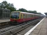 BR 481 als S9 im S-Bahnhof Berlin-Schneweide.